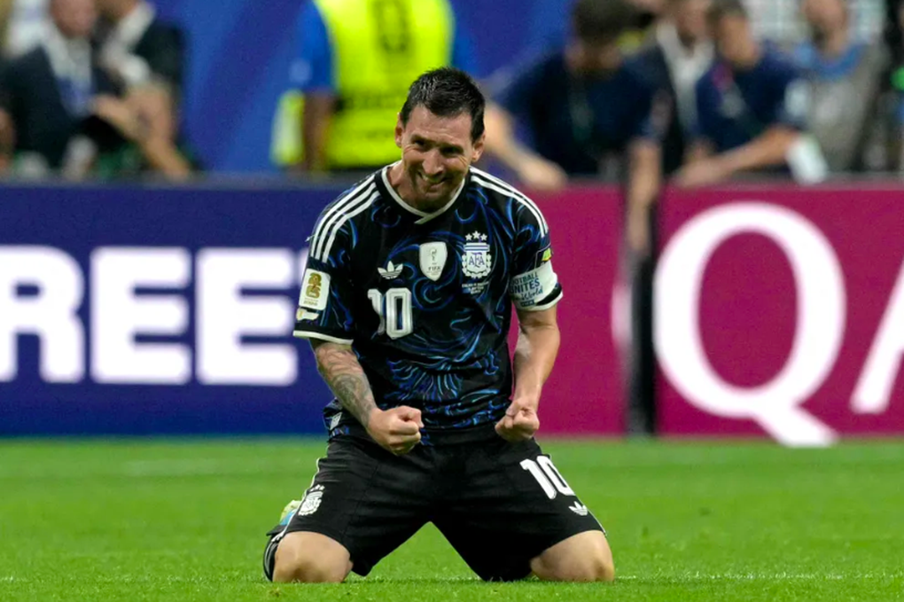 Điệu nhảy ngẫu hứng của Messi gây sốt mạng - 1