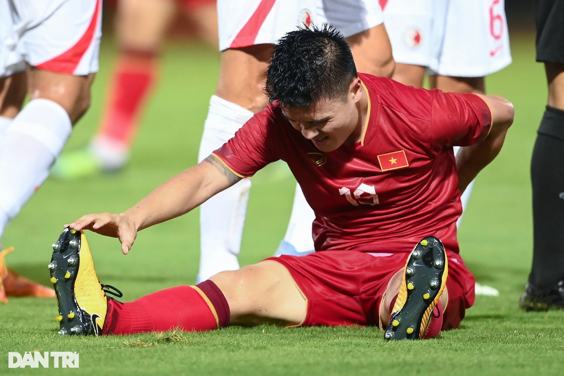 Màn trình diễn của Quang Hải trong ngày HLV Troussier ra mắt - 6