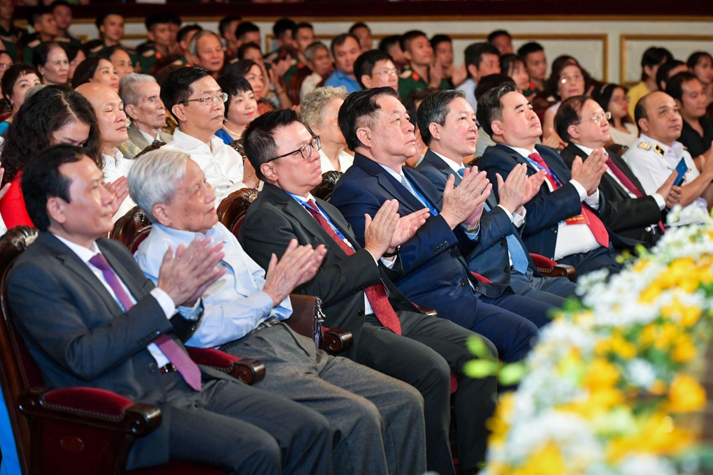 Sao Độc lập: Chương trình hào hùng, tôn vinh tinh thần yêu nước - 1 Sao Độc lập: Chương trình hào hùng, tôn vinh tinh thần yêu nước - 1