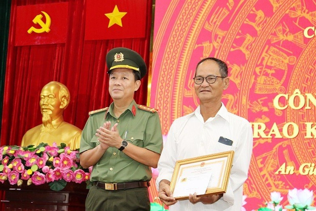 Bé 4 tuổi bị người yêu cũ của mẹ ném xuống sông: Đừng bỏ con chú ơi - 1 Bé 4 tuổi bị người yêu cũ của mẹ ném xuống sông: Đừng bỏ con chú ơi - 1