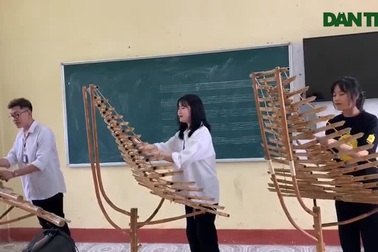 Sinh viên trường nghề Yên Bái hăng say luyện tập, biểu diễn nghệ thuật