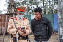 Ngày đầu xử lý 6 nhóm hành vi giao thông: Loạt tài xế xe khách bị xử phạt