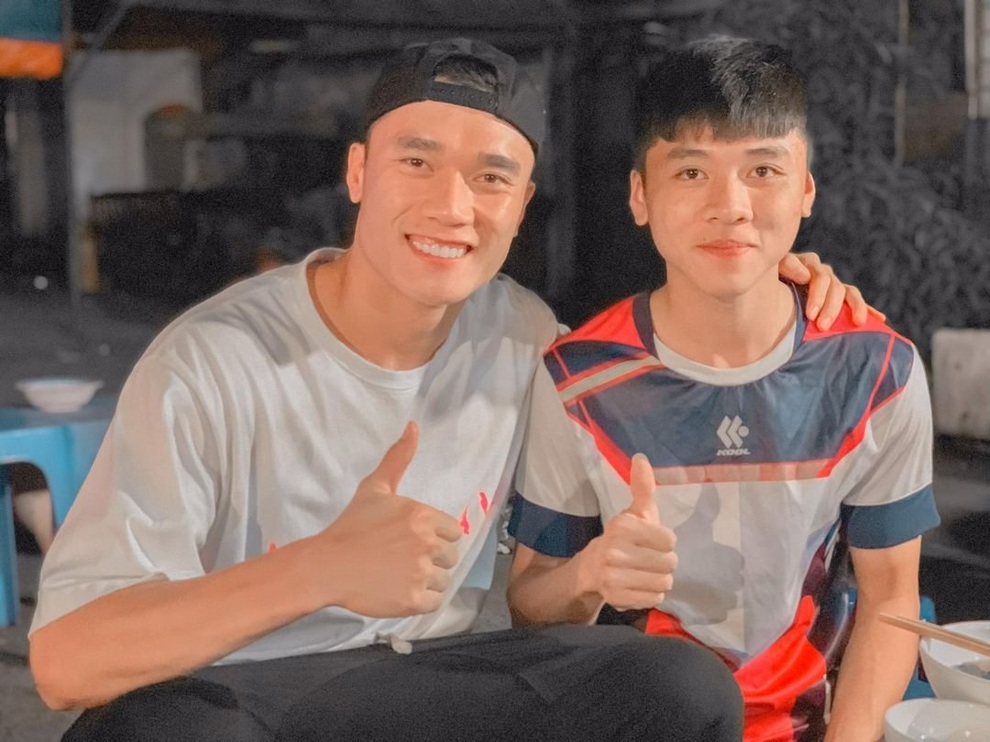 Chàng trai bị gấu cắn cụt 2 chân chơi bóng cực đỉnh, bơi như vận động viên - 3 Chàng trai bị gấu cắn cụt 2 chân chơi bóng cực đỉnh, bơi như vận động viên - 3