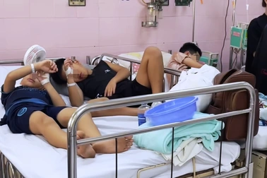 Vừa cập nhật thực đơn tuần, trường thông báo dừng ăn bán trú gấp