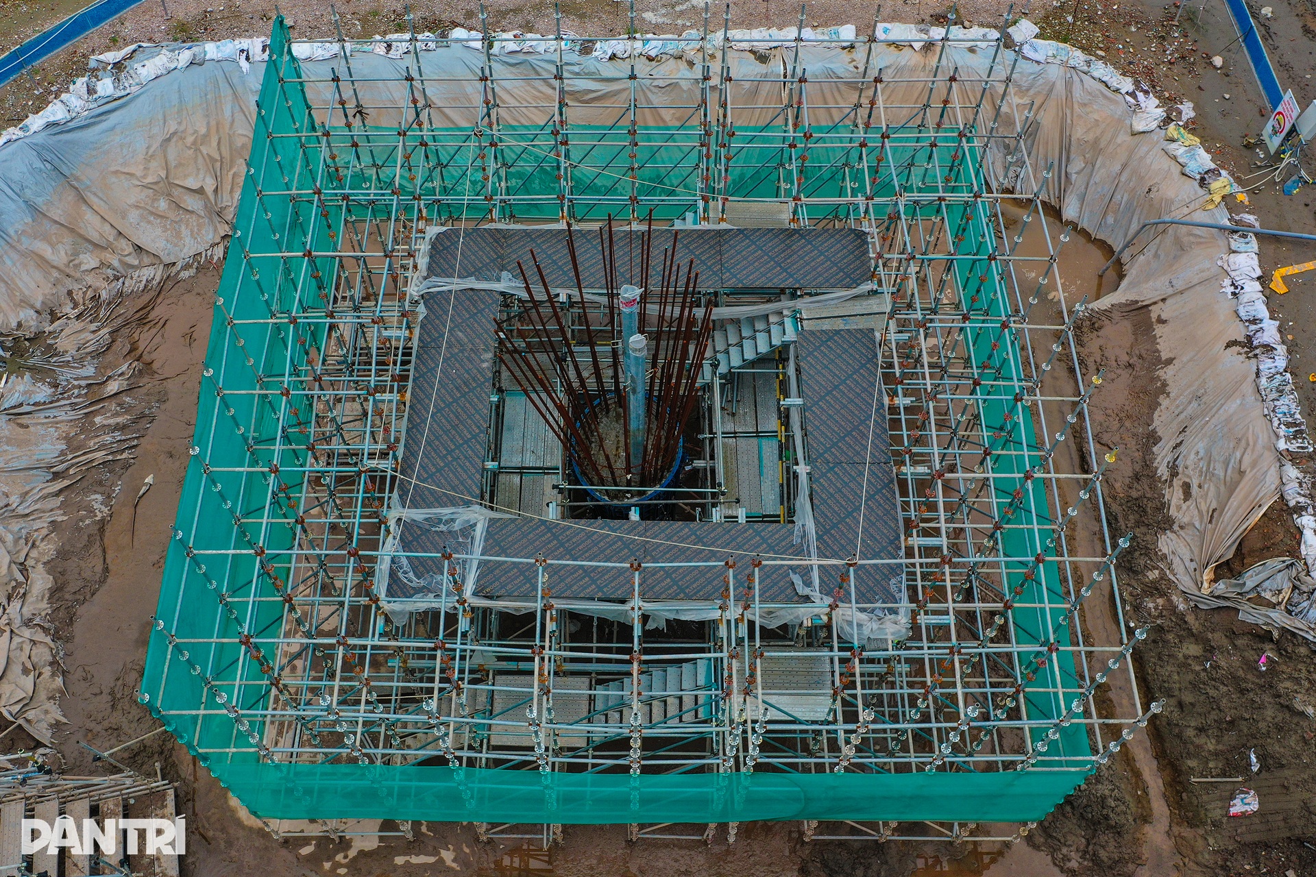 Toàn cảnh đại công trường xây nhà hát Opera Hà Nội bên hồ Tây - 11