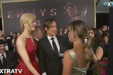 Nicole Kidman diện váy đỏ, tươi tắn sánh đôi Keith Urban