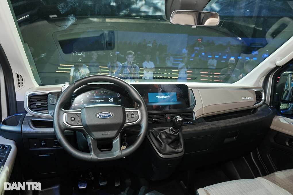 Tăng giá tới 240 triệu đồng so với đời cũ, Ford Transit 2024 có nâng cấp gì - 5 Tăng giá tới 240 triệu đồng so với đời cũ, Ford Transit 2024 có nâng cấp gì - 5