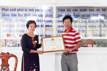 Chủ tịch UBND tỉnh Bạc Liêu tặng Bằng khen phóng viên Dân trí