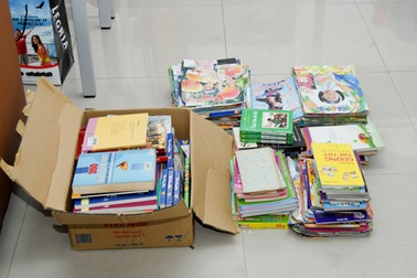 Ngày hội “Sẻ chia vật phẩm, san bớt khó khăn”