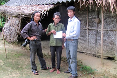 Quà bạn đọc đến với hai người đàn ông bất hạnh