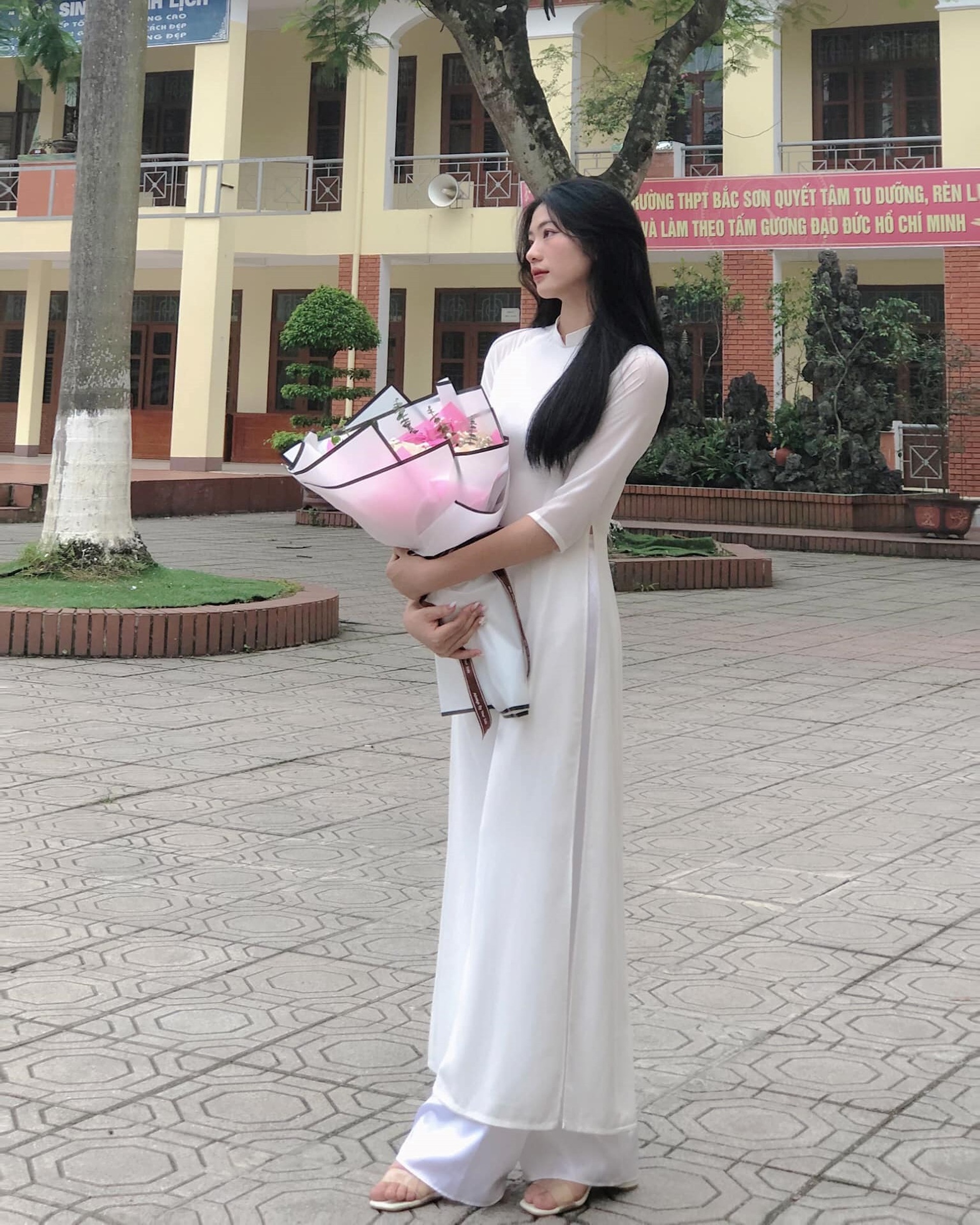 Những bóng hồng nổi bật tại lễ kỷ niệm 70 năm chiến thắng Điện Biên Phủ - 11 Những bóng hồng nổi bật tại lễ kỷ niệm 70 năm chiến thắng Điện Biên Phủ - 11