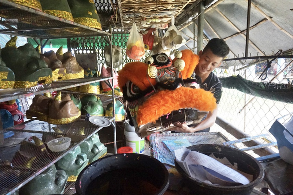 Quảng Nam: Người đàn ông hơn 30 năm làm ra thứ mua vui cho thiên hạ khi tết Trung thu - 3 Quảng Nam: Người đàn ông hơn 30 năm làm ra thứ mua vui cho thiên hạ khi tết Trung thu - 3