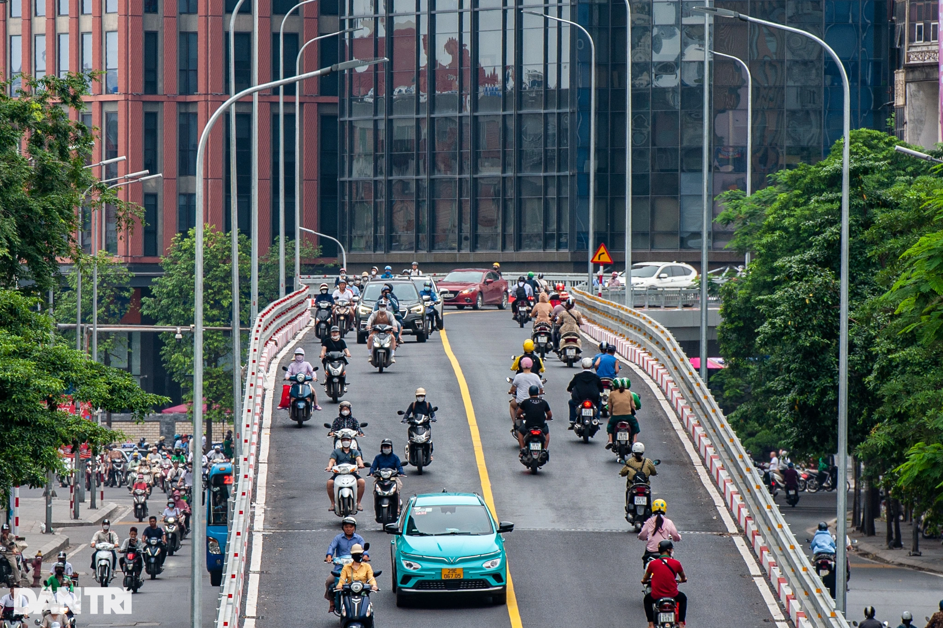 Cầu vượt chữ C trị giá 150 tỷ đồng có bị ùn tắc trong giờ cao điểm? - 5 Cầu vượt chữ C trị giá 150 tỷ đồng có bị ùn tắc trong giờ cao điểm? - 5