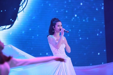 Isaac, Soobin Hoàng Sơn, Đông Nhi sôi động trong đại tiệc âm nhạc