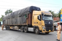 Xử lý xe chở hàng quá tải trọng hơn 100 tấn