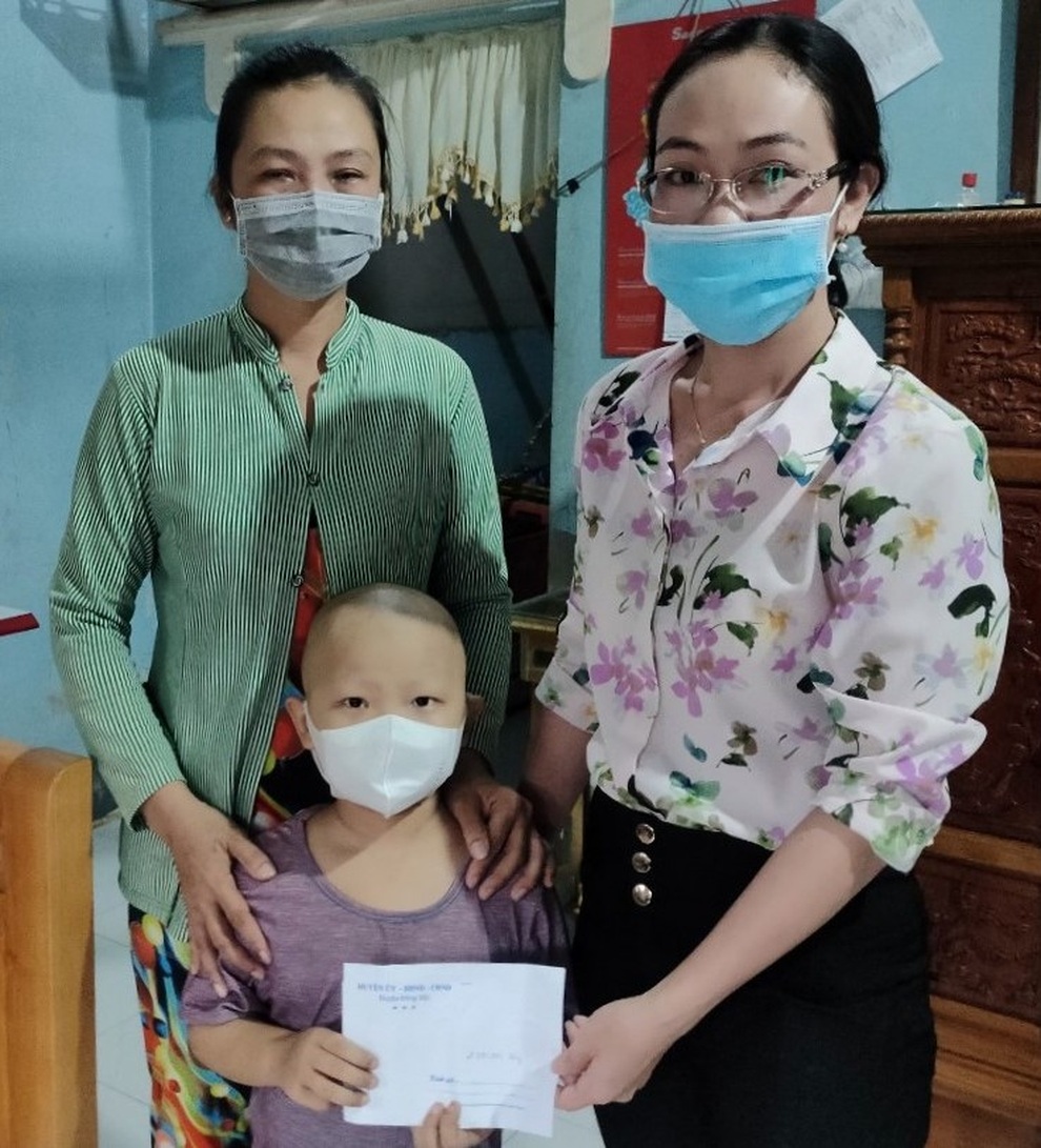 Bạn đọc Dân trí dang tay giúp đỡ cậu bé cầu xin sự sống gần 270 triệu đồng - 3 Bạn đọc Dân trí dang tay giúp đỡ cậu bé cầu xin sự sống gần 270 triệu đồng - 3