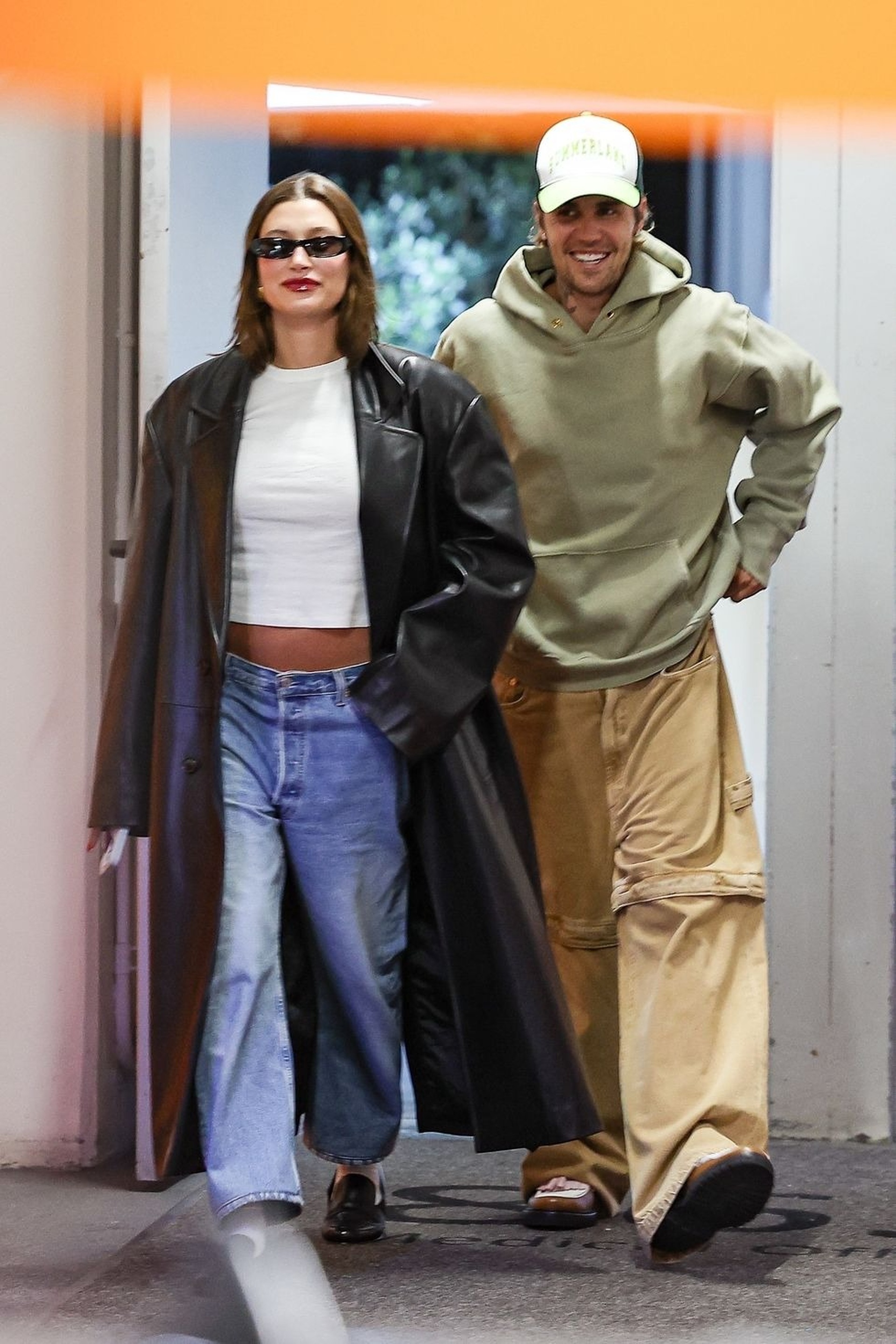 Thời trang bầu vừa sành điệu, vừa gợi cảm của Hailey Bieber - 13 Thời trang bầu vừa sành điệu, vừa gợi cảm của Hailey Bieber - 13