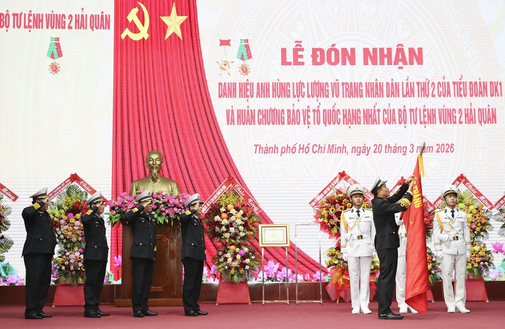 Vùng 2 Hải quân nhận Huân chương Bảo vệ Tổ quốc hạng Nhất - 1