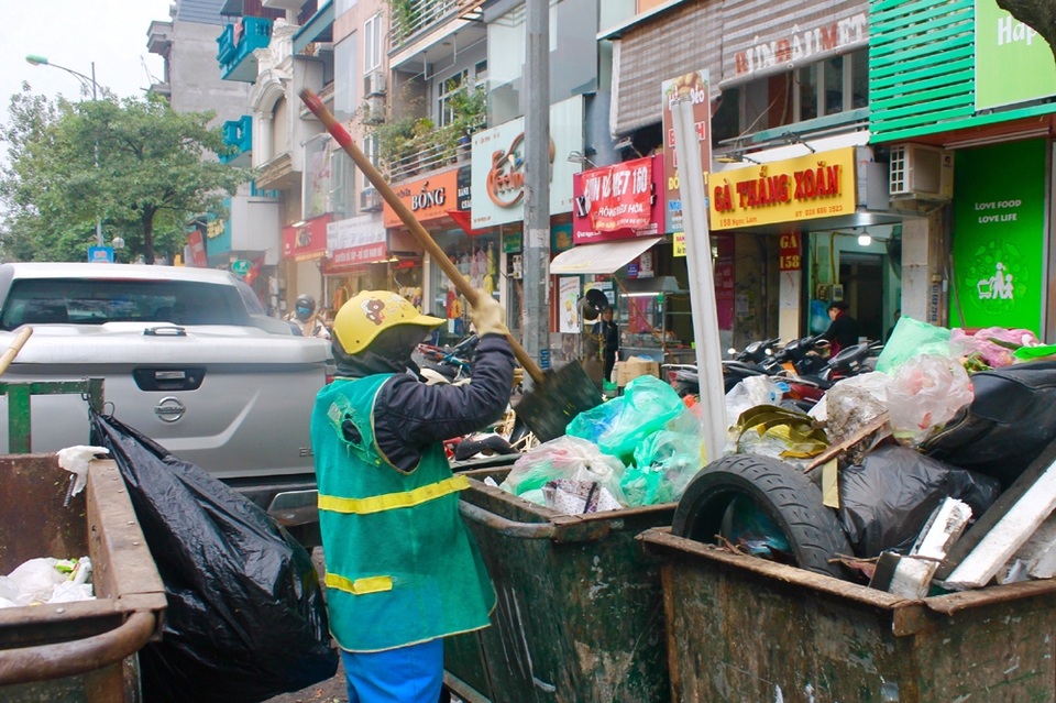 Người lao động mưu sinh những ngày cuối năm - 2 Người lao động mưu sinh những ngày cuối năm - 2