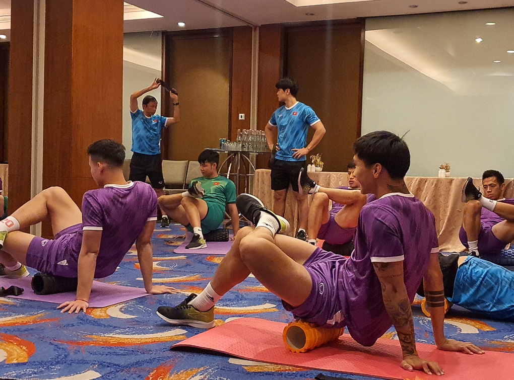 Đội tuyển Việt Nam phải hủy buổi tập đầu tiên tại Indonesia - 2 Đội tuyển Việt Nam phải hủy buổi tập đầu tiên tại Indonesia - 2