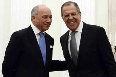 Ngoại trưởng Pháp bất ngờ “không loại trừ khả năng kết hợp với Damascus”