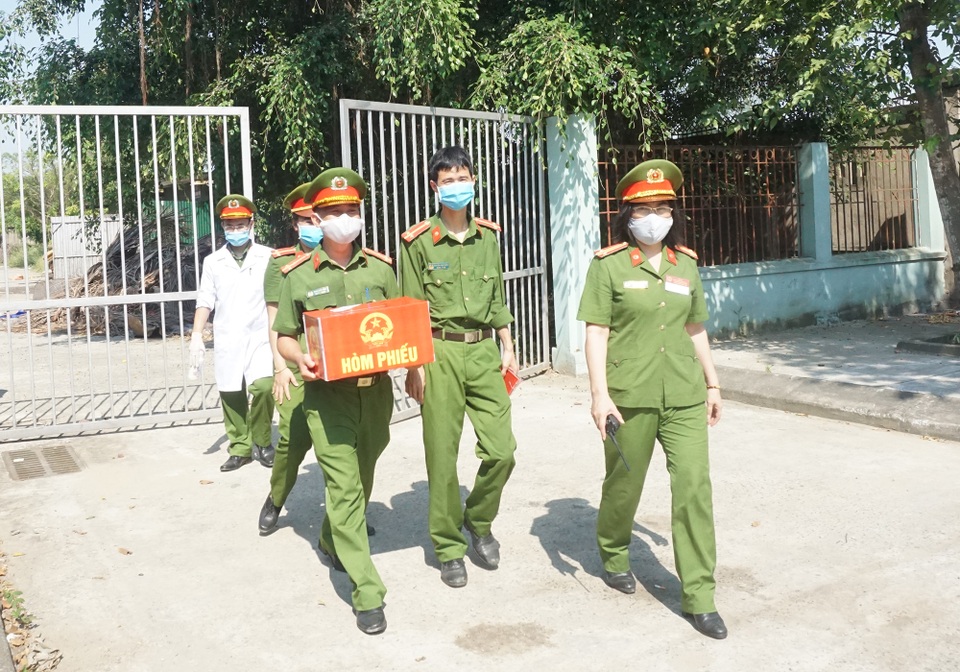 Được cầm lá phiếu bầu, với tôi là niềm an ủi lớn - 1 Được cầm lá phiếu bầu, với tôi là niềm an ủi lớn - 1