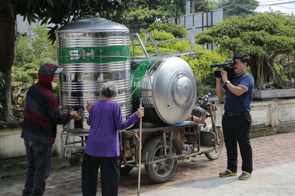 SHG Group tặng bồn nước inox Lộc Phát chống ăn mòn đến người khó khăn - 5