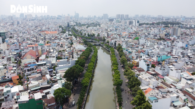 Từ một dòng kênh chết được hồi sinh thành địa điểm du lịch trên bến dưới thuyền.