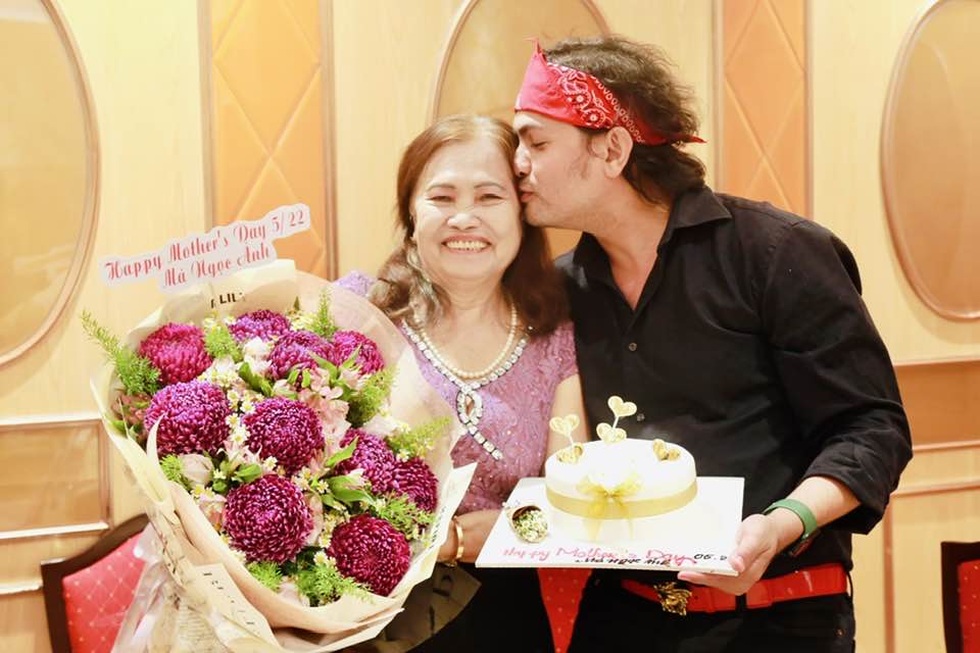 Mẹ Đức Tiến: Con tôi ở Mỹ từng làm shipper, không sướng như người ta nói - 7