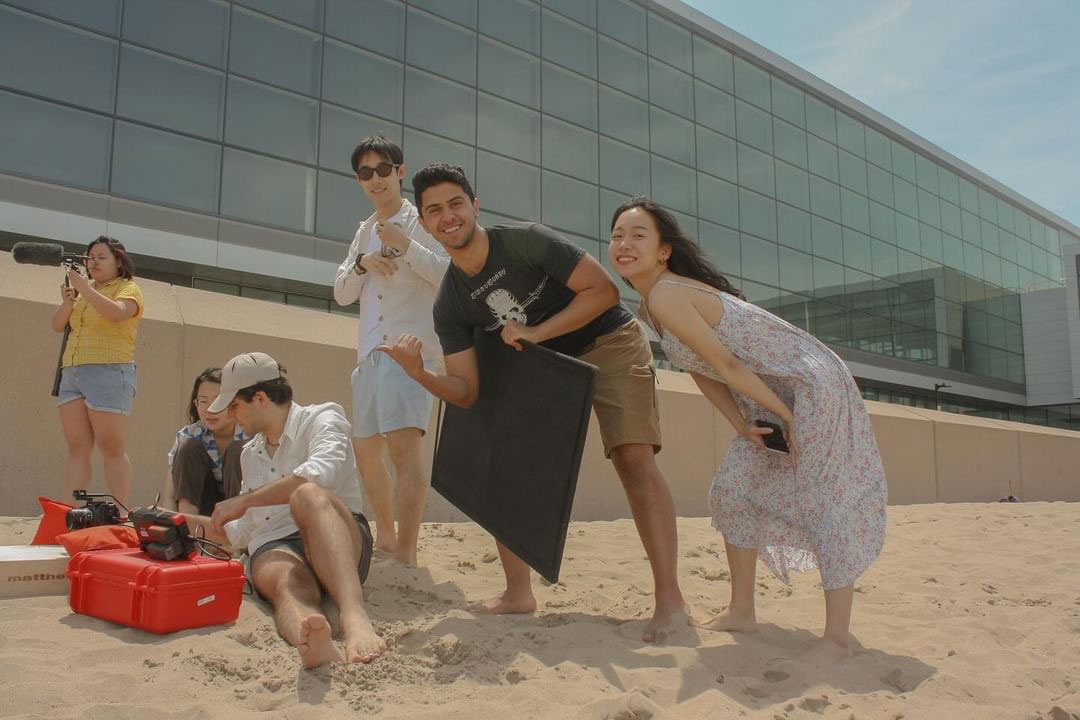 ຄວາມມັກຂອງນັກສຶກສາຍິງຫວຽດນາມ ທີ່ມີຕໍ່ສາຍຮູບເງົາ ໄດ້ພາໃຫ້ມີການພົບປະກັບດາລາ Hollywood ຫຼາຍຄົນ - 2 Đam mê điện ảnh của nữ sinh Việt nhiều lần chạm trán sao Hollywood - 2