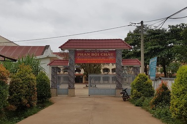 Chưa đóng tiền học thêm, học sinh bị “dọa” cấm thi?