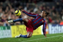 Ronaldinho thi đấu cho đội bóng Indonesia