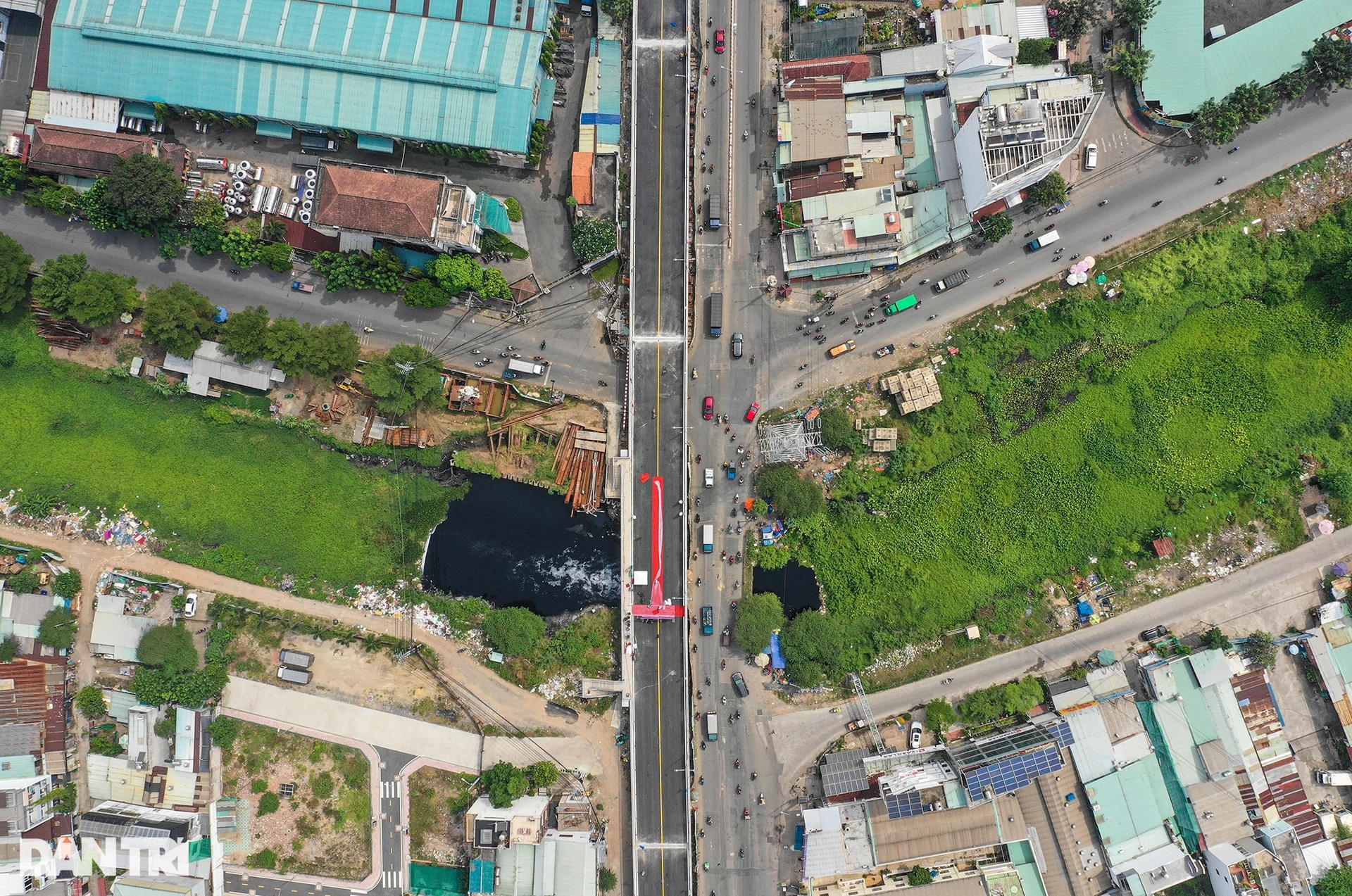 Cầu Bưng thông xe sau 4 năm thi công, gỡ rối nút thắt kẹt xe ở TPHCM - 6 Cầu Bưng thông xe sau 4 năm thi công, gỡ rối nút thắt kẹt xe ở TPHCM - 6