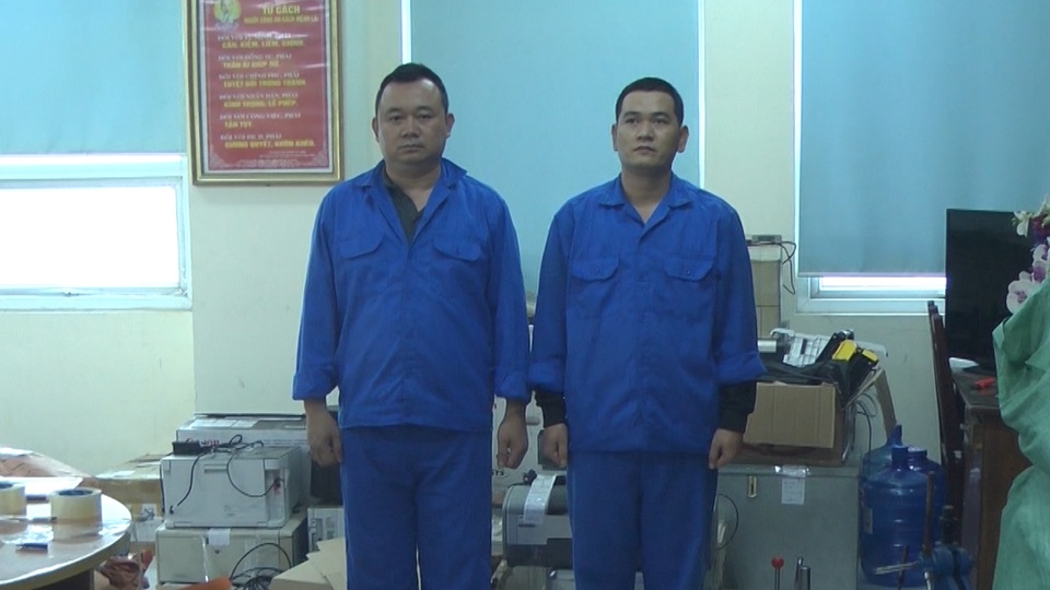 Triệt phá đường dây làm giả văn bằng, chứng chỉ, thu trên 5 tấn phôi - 1 Triệt phá đường dây làm giả văn bằng, chứng chỉ, thu trên 5 tấn phôi - 1