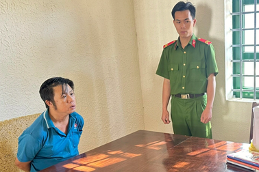 Dùng dao đòi đâm công an khi bị khám xét nơi ở