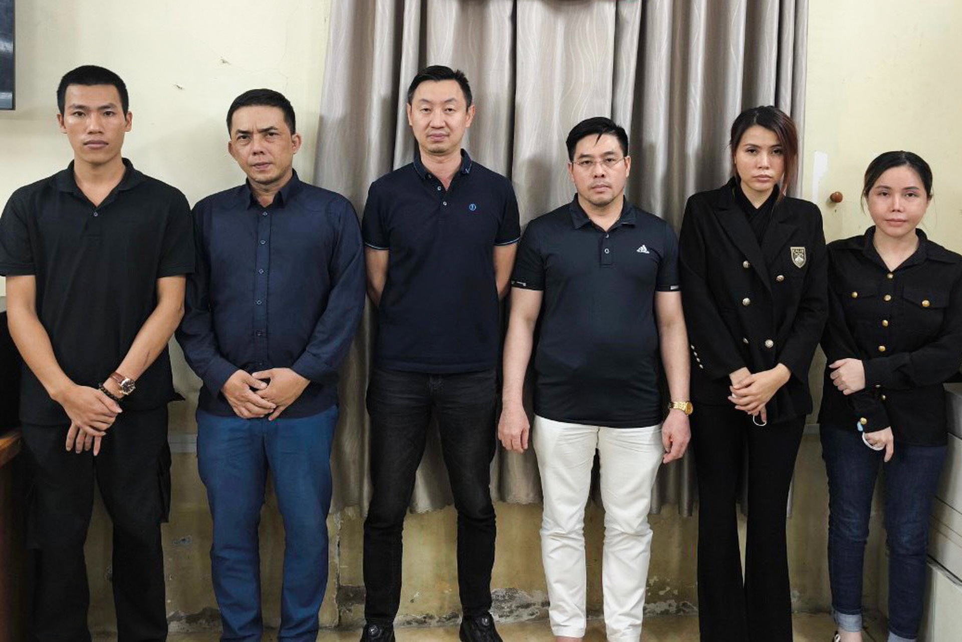 Đường dây mại dâm trong nhà hàng có 200 nữ tiếp viên - 2 Đường dây mại dâm trong nhà hàng có 200 nữ tiếp viên - 2