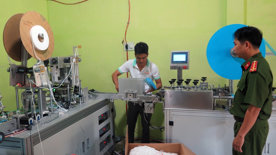 Thu giữ gần 80.000 khẩu trang y tế chưa được phép lưu hành - 3 Thu giữ gần 80.000 khẩu trang y tế chưa được phép lưu hành - 3