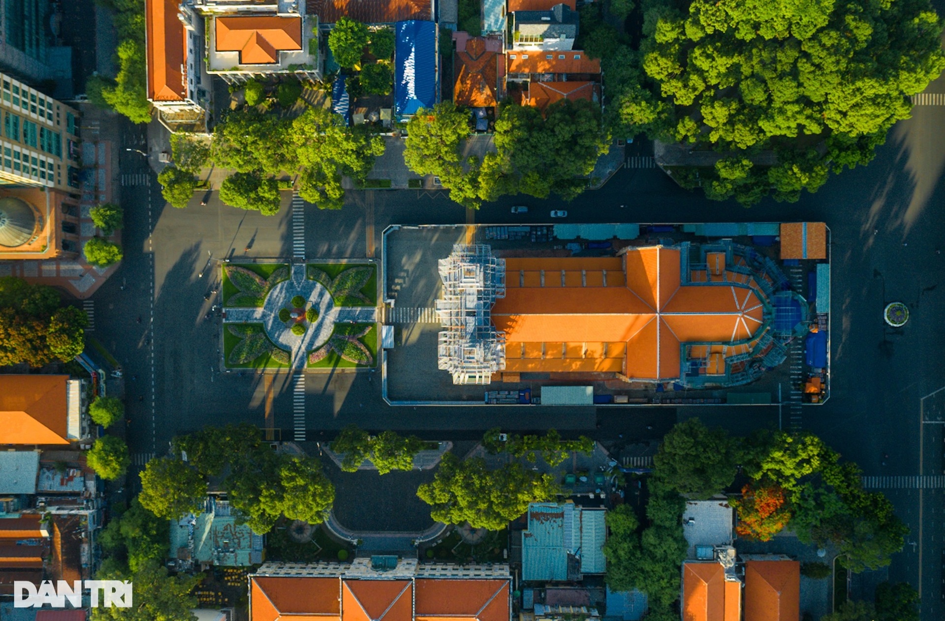 Nhà thờ Đức Bà Sài Gòn mở cửa trở lại từ cuối tuần này - 11