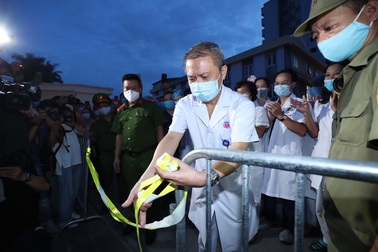Hình ảnh Bệnh viện E với đợt phong tỏa "ngắn chưa từng có"
