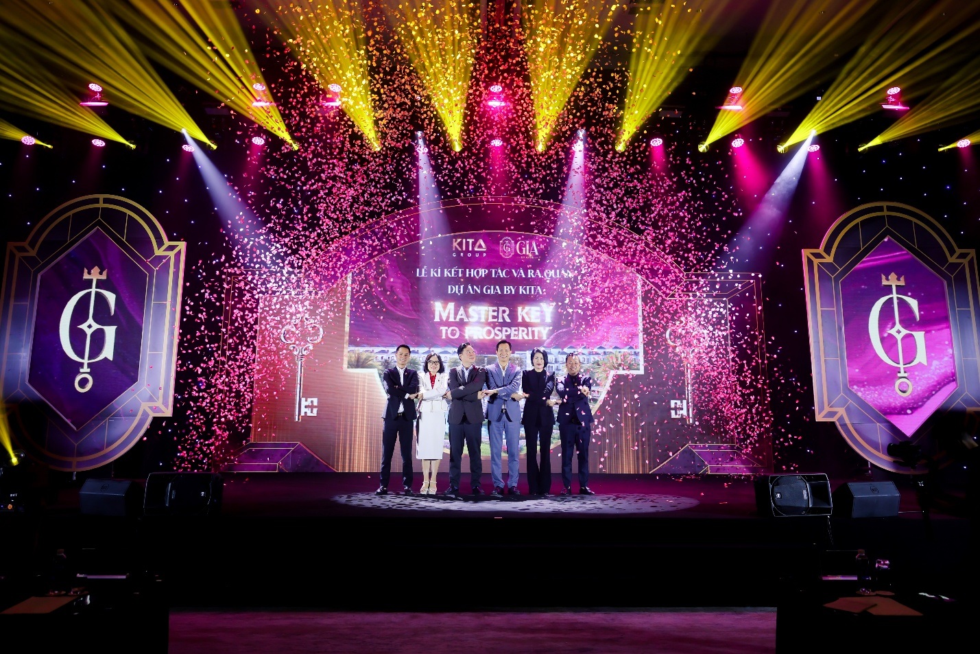 تقریباً 500 سیلز پروفیشنلز نے GIA از KITA - 1 کی لانچنگ تقریب میں شرکت کی۔ Gần 500 chuyên viên kinh doanh đã góp mặt tại lễ ra quân GIA by KITA - 1