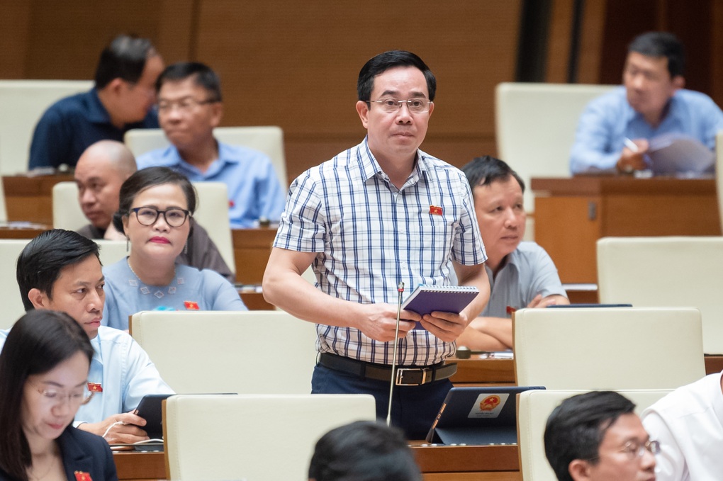 Học sinh nghỉ học khi xã lên nông thôn mới, Bộ trưởng đắn đo và đau lòng - 2 Học sinh nghỉ học khi xã lên nông thôn mới, Bộ trưởng đắn đo và đau lòng - 2