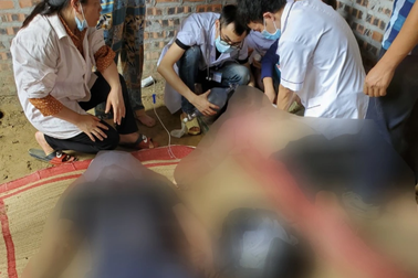 Lào Cai: Sử dụng máy đầm cầm tay hai mẹ con bị điện giật tử vong