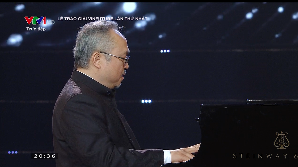 Huyền thoại âm nhạc John Legend nói cảm ơn bằng tiếng Việt - 1 Huyền thoại âm nhạc John Legend nói cảm ơn bằng tiếng Việt - 1