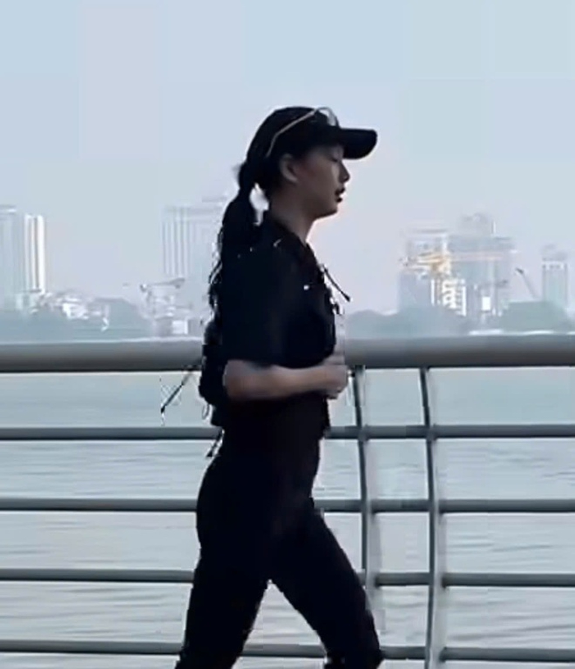 Mỹ nhân Hàn chạy bộ tại Hồ Tây: Nhan sắc hàng đầu, sở hữu tài sản triệu USD - 1 Mỹ nhân Hàn chạy bộ tại Hồ Tây: Nhan sắc hàng đầu, sở hữu tài sản triệu USD - 1