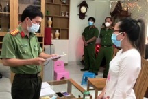 Bắt chủ tiệm vàng ở TPHCM liên quan đến "bà trùm" buôn lậu Mười Tường