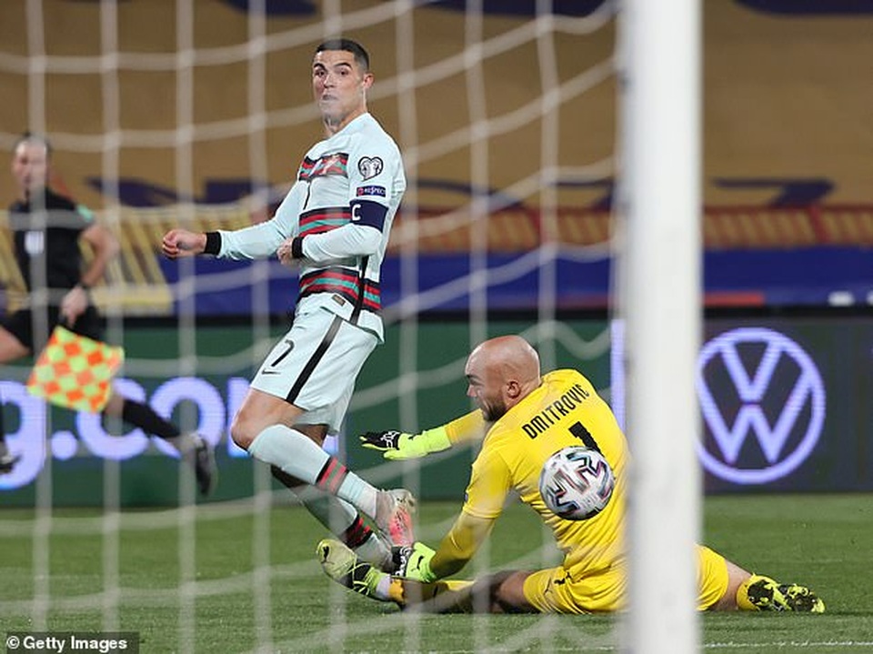 C.Ronaldo tức giận với trọng tài vì bị cướp bàn thắng - 1 C.Ronaldo tức giận với trọng tài vì bị cướp bàn thắng - 1