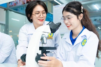 Lo ngại “15 điểm đỗ bác sĩ": Kiểm soát chất lượng ngành y ra sao?