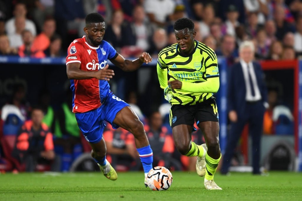 10 người Arsenal thắng Crystal Palace nhờ quả phạt đền - 1 10 người Arsenal thắng Crystal Palace nhờ quả phạt đền - 1