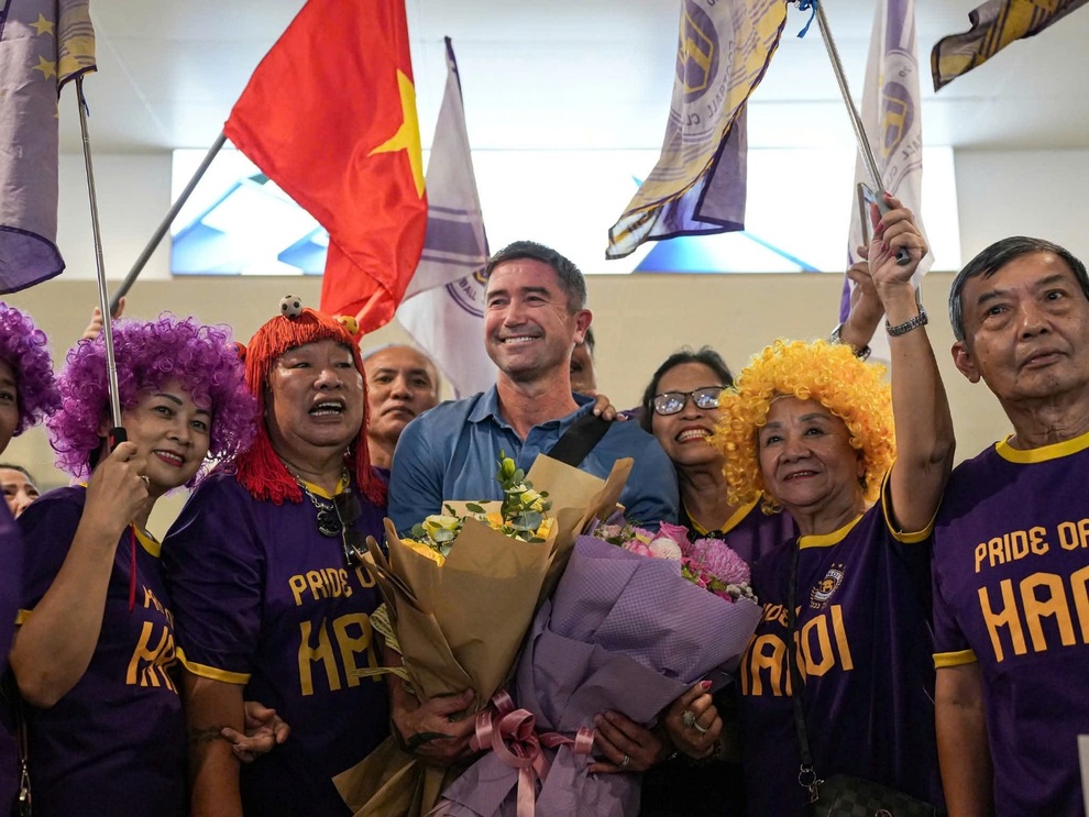 Cựu danh thủ Liverpool Harry Kewell có mặt tại Hà Nội - 1 Cựu danh thủ Liverpool Harry Kewell có mặt tại Hà Nội - 1