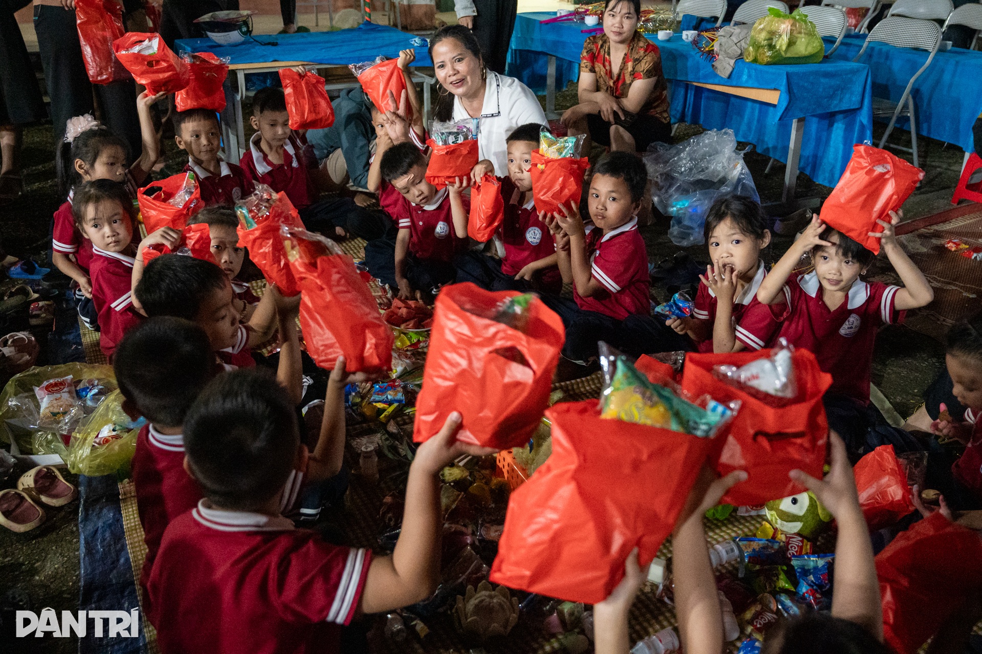 Trung thu tới sớm với 230 em nhỏ vùng cao dưới ánh đèn ông sao lung linh - 19